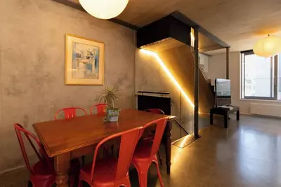 Image de 3br Townhouse | Industrial Charm, Central Location