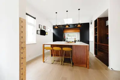 Image de The Sanctuary | Character Home, Fireplace, Parking