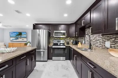 Image de ⚓New! Lazy Palm. Private Pool, Karaoke Room, Game Room & More! ⚓