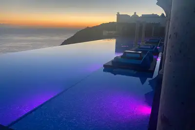 Image de Stunning 3-Bed Beachfront Home – Steps from the Sand, Views Included!