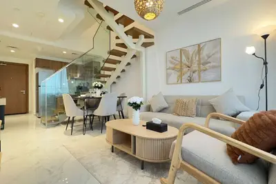 Image de Rooftop Luxury: 2br Haven with Jacuzzi & Views