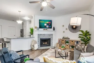 Image de Charming 3-bedroom townhome with WiFi, Ac in fabulous Frisco. Home away from home