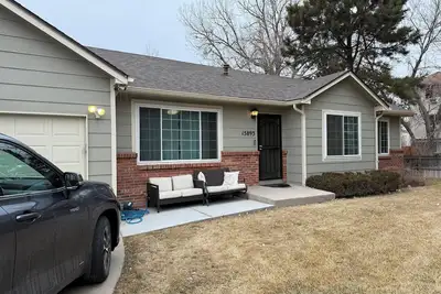 Image de Spacious 5- bedroom house in peaceful Aurora with WiFi and Ac