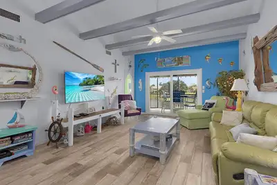 Image de Tropical Getaway – 2br/2ba Condo with Pond View on Golf Course