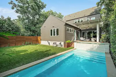 Image de SoCo Oasis | Pool | Gym | Fire Pit | Dt Atx