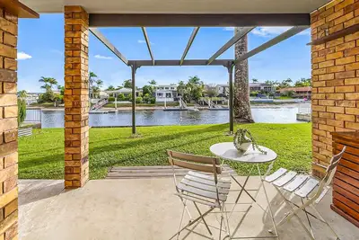 Image de 3-Bed Waterfront Apartment with Private Patio