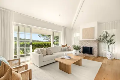 Image de Elegant Bonogin Retreat on Expansive Acreage