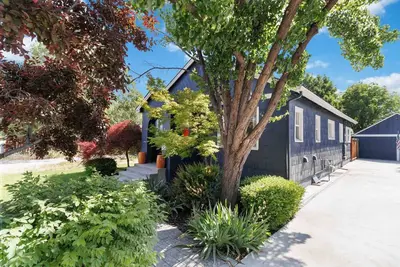 Image de New! Dog Friendly w/ Quaint Back Patio & Corn Hole | > 5 min to Bsu | Walk to Coffee & More