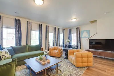 Image de Near Tbk Bank Sports Complex: Quad Cities Townhome