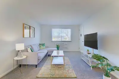 Image de Garage | Contemporary + Spacious | Two Bedroom