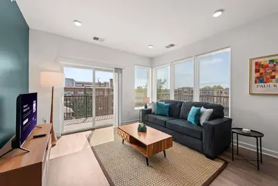 Image de Gorgeous 2 Bed/2 Bath | Cle Clinic | Balcony