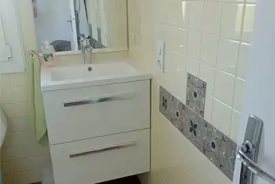 Image de Rez de villa avec piscine. 15 minutes à pied de la plage, calme absolu