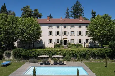 Image de Maison de famille  – 6/14 pers. – Beaujolais Vert