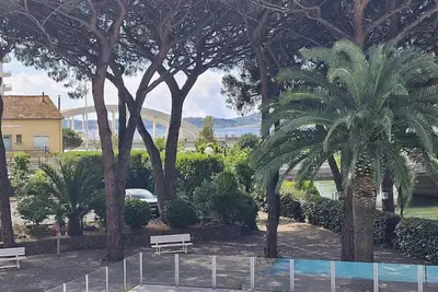 Image de Studio + Coin Nuit Proche Des Commerces Et Des Plages