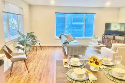 Image de 2br/2ba with Parking & Peaceful Vibes