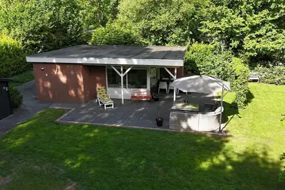 Image de Enjoy a wonderful stay in this detached, child-friendly bungalow. The spacious, sunny garden gives you all the freedom to enjoy the outdoors.