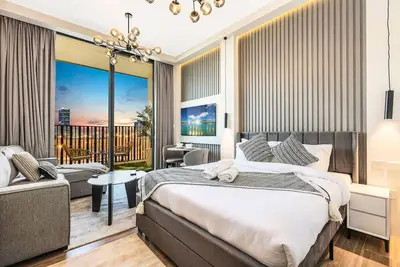 Image de Stylish Studio in Jvc with Pool, Gym, Balcony & Modern Comforts