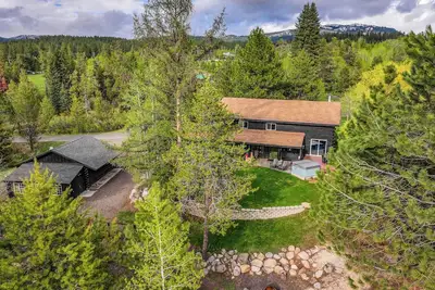 Image de Black Fork Lodge - Beautiful log home on 2. 5 acres with trailer parking and panoramic views
