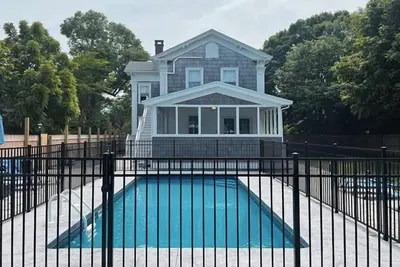 Image de Great Large home on Falmouth Village Green with a Pool