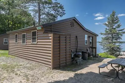 Image de Cozy 2br/1ba Lake Cabin | 25ft from Shore | Boat Landing | Fish House | All-Sports Lake