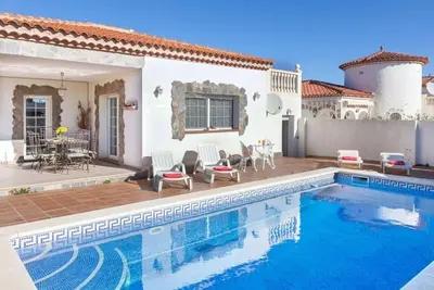 Image de Beautiful And Comfortable Villa In Miami-Playa (Costa Dorada) With Private Pool, 6 Persons.