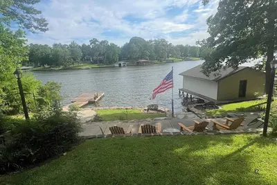 Image de Family Friendly Lake Retreat on Deep Water