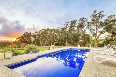 Image de Spectacular 4 Bedroom, 3 Bathroom Country Side Escape Situated