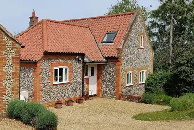Image de North Norfolk detached cottage near Wells next the Sea. Private garden & parking