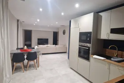 Image de Superbe Appartement Neuf (6 pers) situé au coeur de cité médiévale de Sommieres