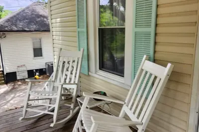 Image de Charming 2-bedroom home with WiFi, Ac & rockers on porch in wonderful Kannapolis