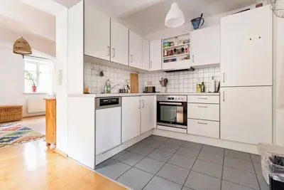 Image de Central, quiet oasis with garden and parking lot