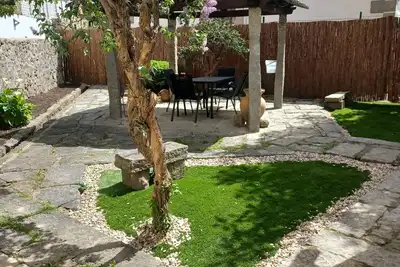 Image de Cottage with private garden, air conditioning and barbecue. Pets are allowed.