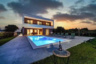 Image de New! Luxury villa Alba, 4 bedrooms for 8 persons, private pool, 2 km sea