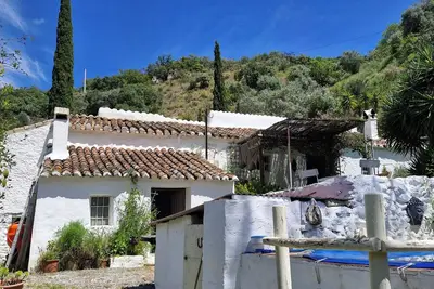 Image de Old Spanish farmhouse with pool in a private valley in the mountains of Comares