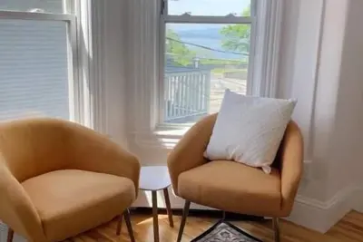 Image de Cozy 2 Bedroom Apartment Overlooking Park