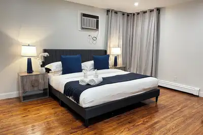 Charming 3-bedroom house with WiFi, Ac in enjoyable Hempstead