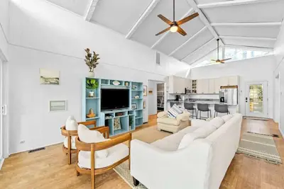 Image de 3br Soundside Retreat | Steps to Bay Drive Path!