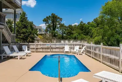 Image de Private Pool with Heat, Hot Tub & Toes in The Sand
