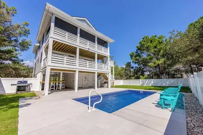 Image de Saltwater Pool, Hot Tub, & 5-Min Walk to Beach!