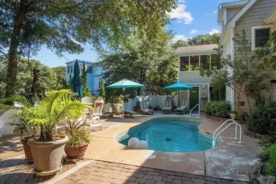 5Min Walk to Beach & Saltwater Pool!