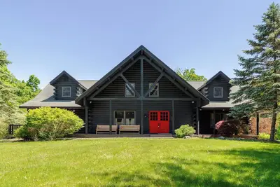 Image de Hudson Valley Luxury Lodge w/ Saltwater Pool, Yoga & Massage Room & Nature Trail