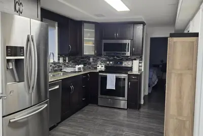 Image de Fully Furnished Basement Suite