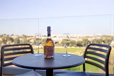 Image de Upscale 2br Retreat in Hal Ghaxaq