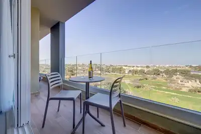 Image de Serene Oasis, Elegant 2br Retreat in Ghaxaq