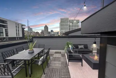 Image de 3br Luxury & Downtown - Roof Top Deck! Sleeps 8