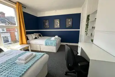 Open Mind Property - 9 Guests & Free Parking