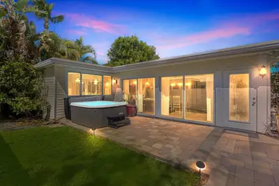 Image de Rowdy Rooster ~Steps to Atlantic ~ Hot Tub