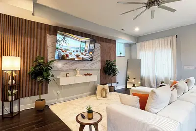 Downtown Luxury Retreat