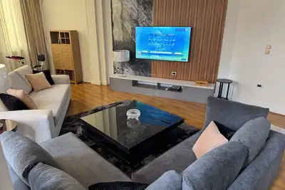 Image de Spacious 3-bedroom apartment with WiFi, Ac in the heart of Zamalek, Cairo.