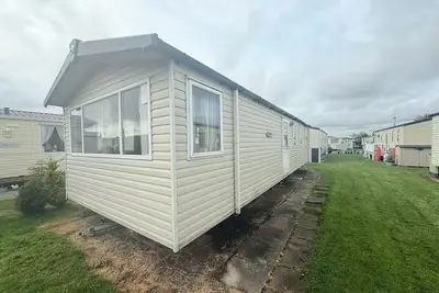 Image de Spacious 8 berth caravan at Dovercourt Holiday Park, Essex ref 44202k